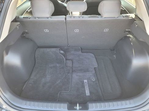 Used 2025 Kia Niro LX image 8