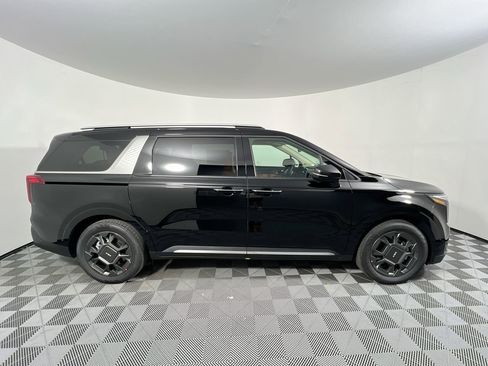 Certified 2025 Kia Carnival SX image 2