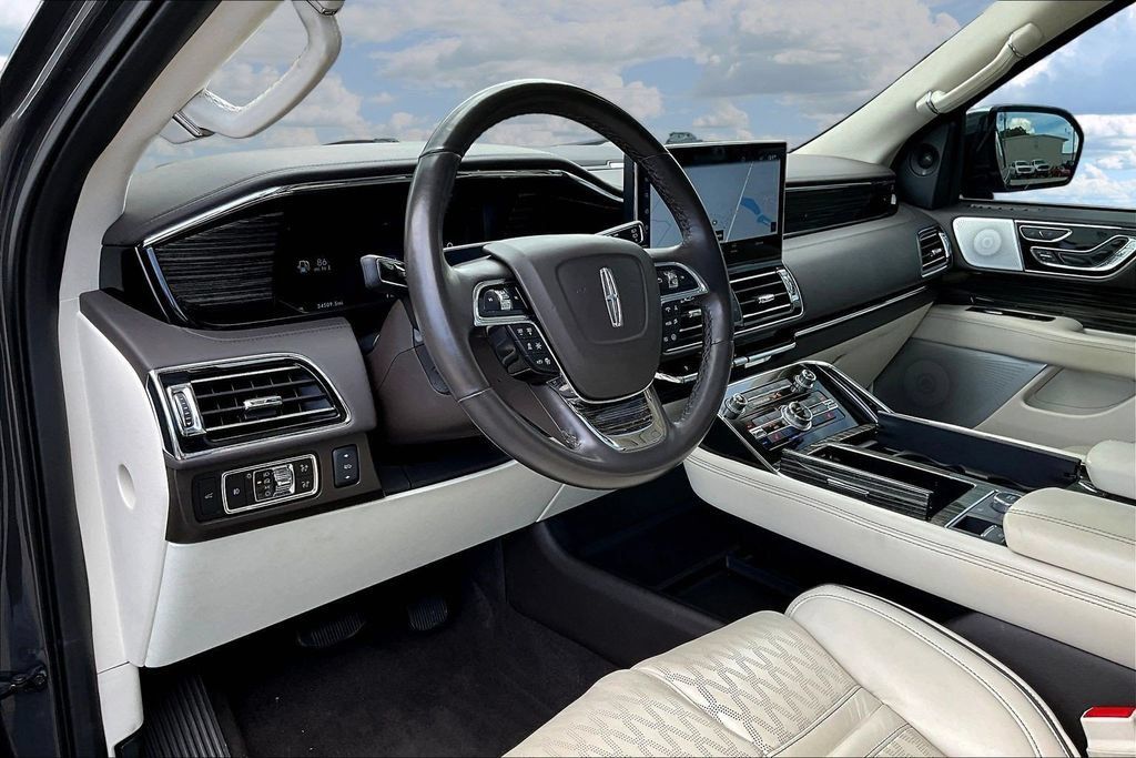 Used 2023 Lincoln Navigator Black Label AWD/4WD image 19
