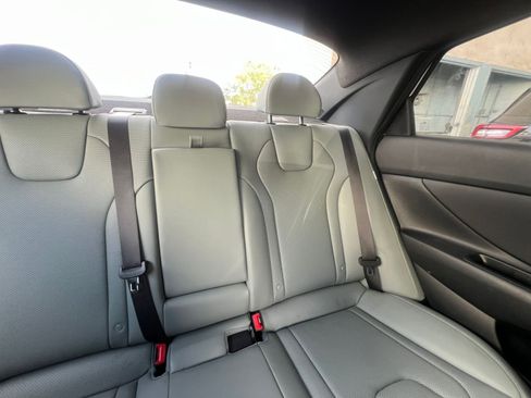 Used 2025 Hyundai Elantra Limited image 37