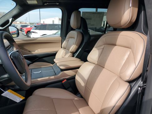 New 2026 Lincoln Navigator Black Label AWD/4WD image 10