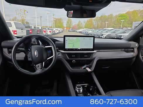 Certified 2025 Ford Explorer Platinum w/ LUX Leather Package AWD/4WD image 18