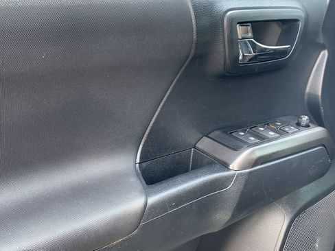 Used 2019 Toyota Tacoma TRD Sport AWD/4WD image 17