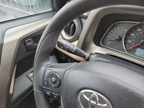 Used 2013 Toyota RAV4 XLE image 26