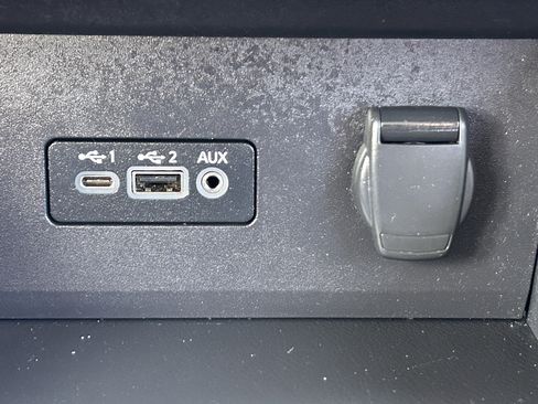 Used 2023 Nissan Sentra SV FWD image 32