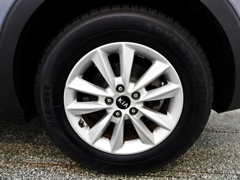 Used 2020 Kia Sorento LX FWD image 19