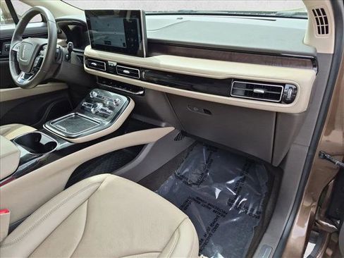 Used 2022 Lincoln Nautilus Reserve w/ Luxury Package AWD/4WD image 24