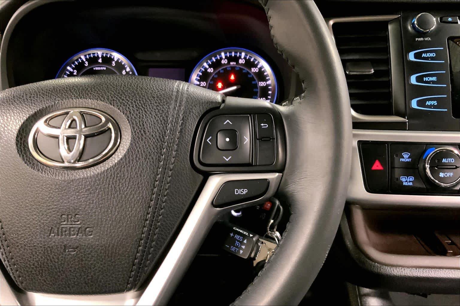 Used 2015 Toyota Highlander Plus AWD/4WD image 25