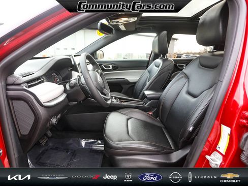 Used 2024 Jeep Compass Limited w/ Sun and Sound Group image 11