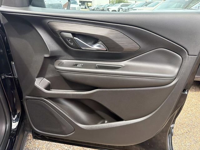 Used 2024 GMC Terrain SLT w/ Elevation Edition FWD image 17