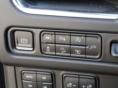 Used 2022 Chevrolet Tahoe High Country image 16