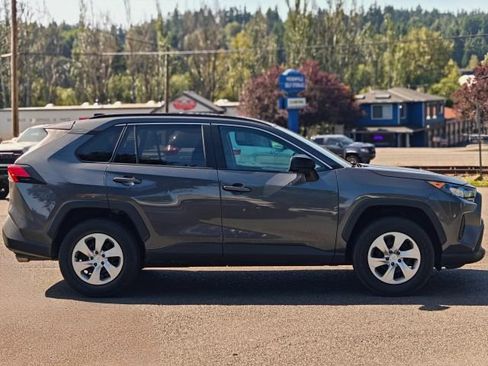 Used 2021 Toyota RAV4 LE w/ Carpet Mat Package (TMS) FWD image 10