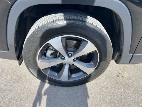 Used 2022 Jeep Cherokee Limited image 13