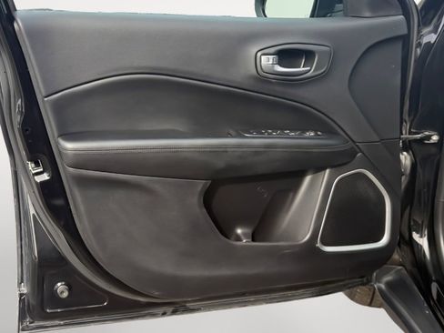 Used 2021 Jeep Compass Latitude image 13