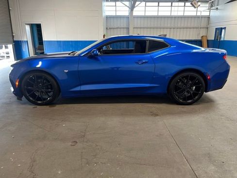 Used 2017 Chevrolet Camaro LT w/ Technology Package RWD image 6