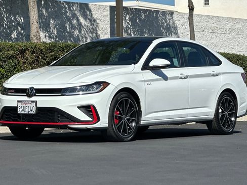 Used 2025 Volkswagen Jetta GLI Autobahn image 8