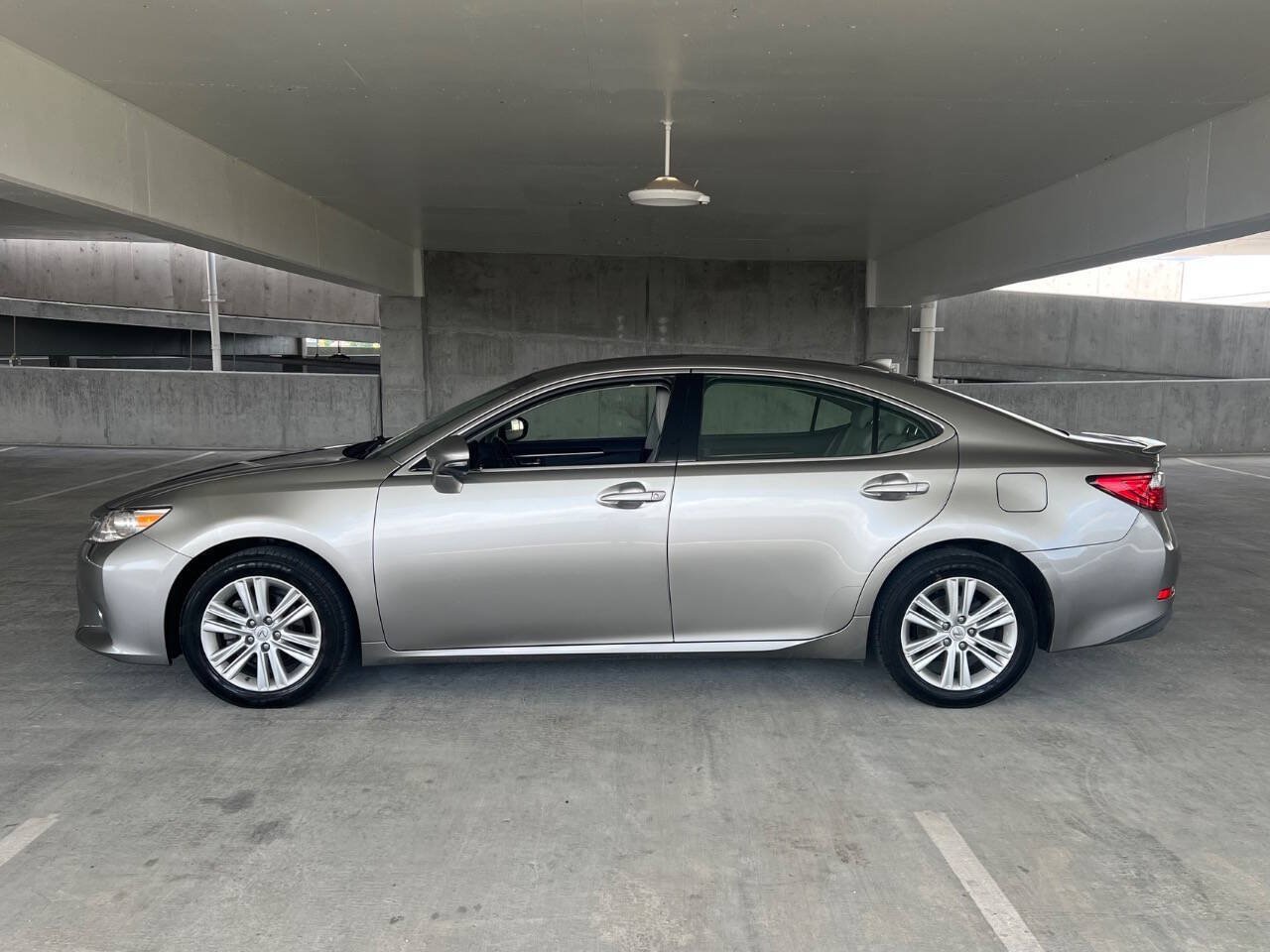 Used 2015 Lexus ES 350 w/ Premium Package FWD image 23