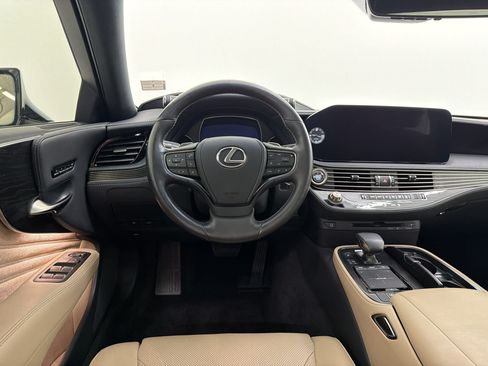 Used 2021 Lexus LS 500 RWD image 32