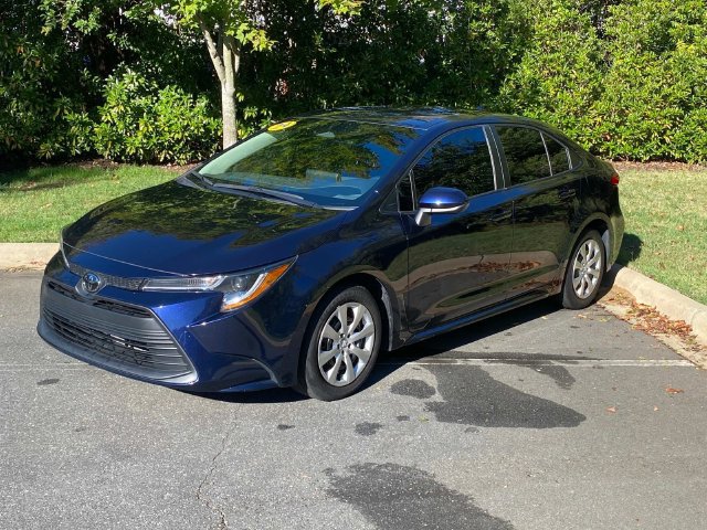 Used 2024 Toyota Corolla LE FWD image 3