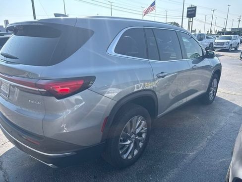 Used 2026 Buick Enclave Preferred w/ Power Package FWD image 8