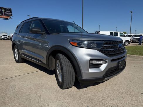 Used 2022 Ford Explorer XLT w/ Equipment Group 202A image 19