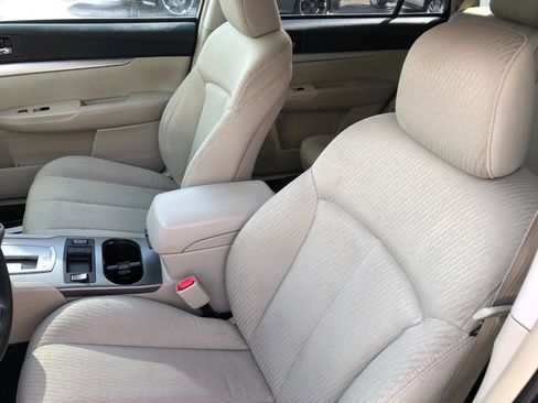 Used 2010 Subaru Outback 2.5i Premium image 12