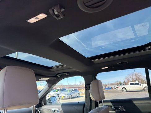 Used 2018 Ford Explorer Limited image 12