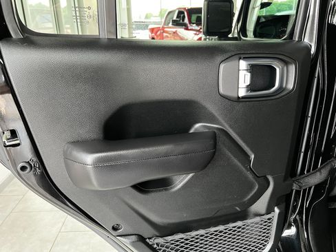 Used 2020 Jeep Gladiator Sport w/ Technology Group AWD/4WD image 20