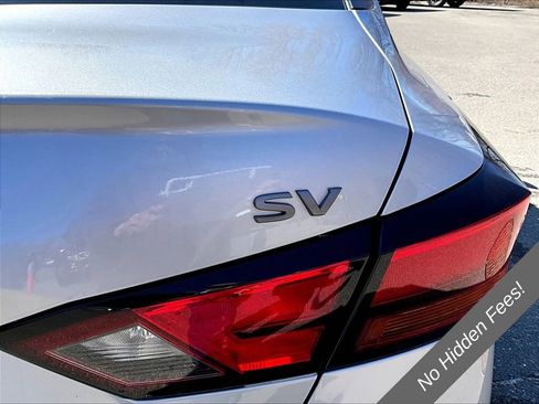 Used 2024 Nissan Altima 2.5 SV FWD image 8