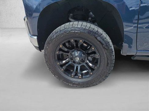 Used 2021 Chevrolet Silverado 1500 LT w/ Z71 Off-Road Package AWD/4WD image 23