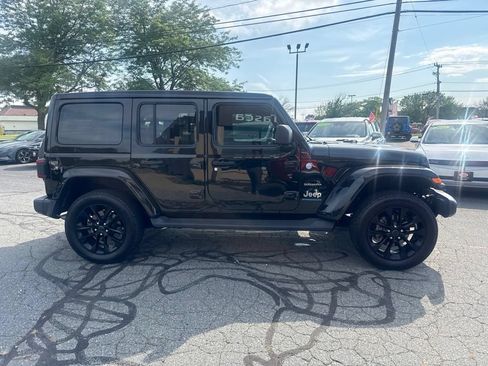 Used 2024 Jeep Wrangler Unlimited Sahara w/ Technology Group AWD/4WD image 4