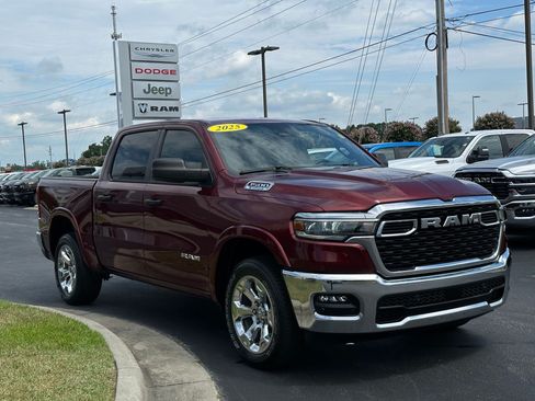 Used 2025 RAM 1500 Big Horn AWD/4WD image 3