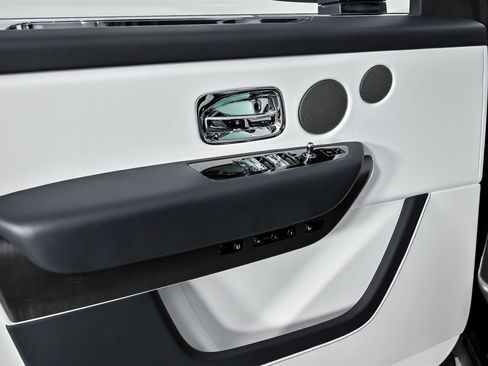 Used 2020 Rolls-Royce Cullinan image 18