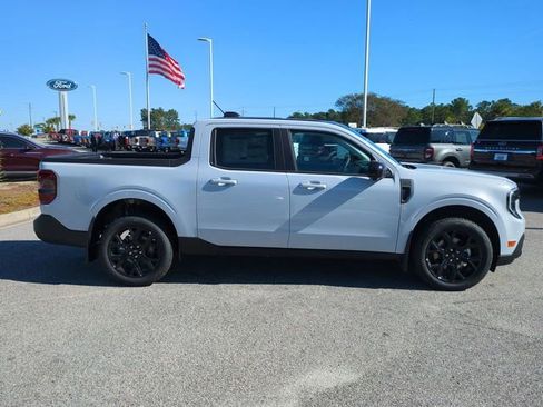 New 2025 Ford Maverick Lariat w/ Black Appearance Package image 3