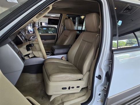 Used 2014 Ford Expedition EL XLT w/ Equipment Group 202A AWD/4WD image 9