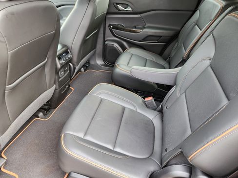 Used 2023 GMC Acadia AT4 w/ Technology Package image 11