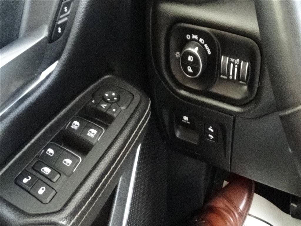 Used 2025 RAM 1500 Laramie AWD/4WD image 26