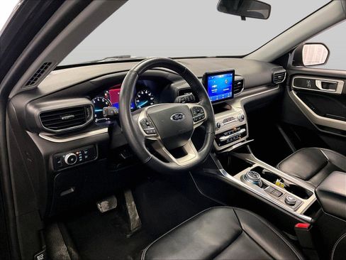 Used 2022 Ford Explorer XLT w/ Equipment Group 202A image 12