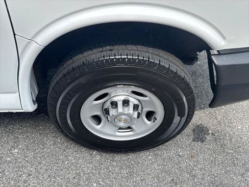 Used 2020 Chevrolet Express 3500 w/ Driver Convenience Package RWD image 9