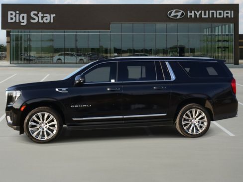 Used 2023 GMC Yukon XL Denali image 2