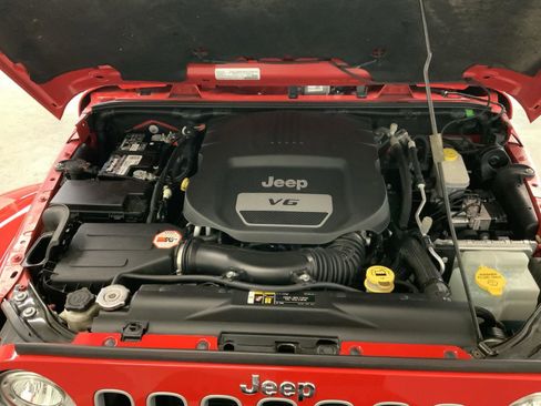 Used 2017 Jeep Wrangler Sahara w/ Connectivity Group AWD/4WD image 42