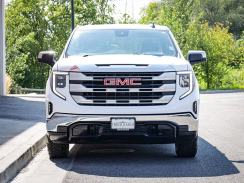 Used 2024 GMC Sierra 1500 SLE w/ X31 Off-Road Package AWD/4WD image 9