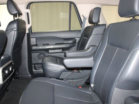 Used 2024 Ford Expedition XLT image 21