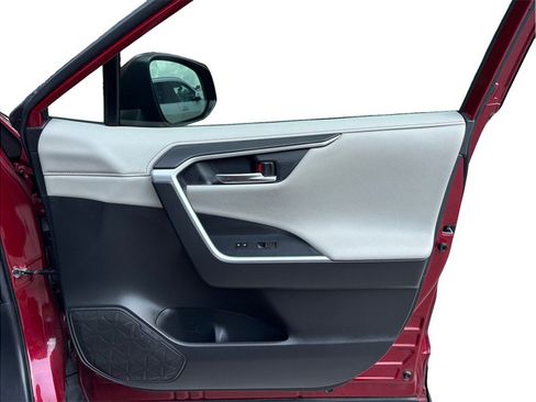 Used 2020 Toyota RAV4 Limited FWD image 47
