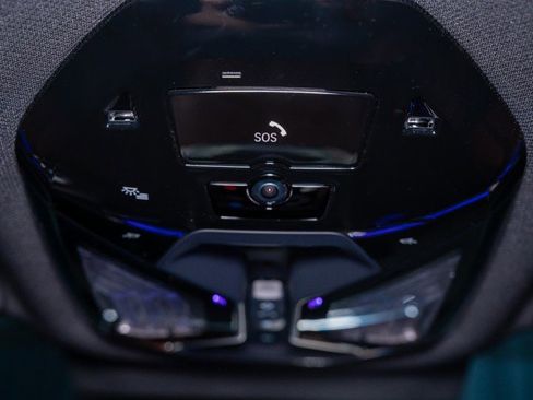 Used 2024 BMW i7 xDrive60 image 23