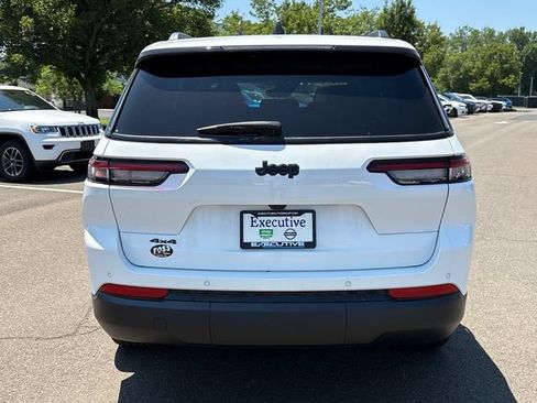 Used 2023 Jeep Grand Cherokee L Laredo AWD/4WD image 3