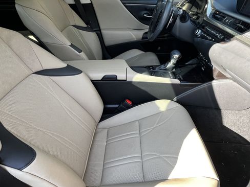 Certified 2021 Lexus ES 300h Ultra Luxury w/ Accessory Package 2 image 44