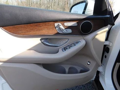 Used 2022 Mercedes-Benz GLC 300 4MATIC image 15