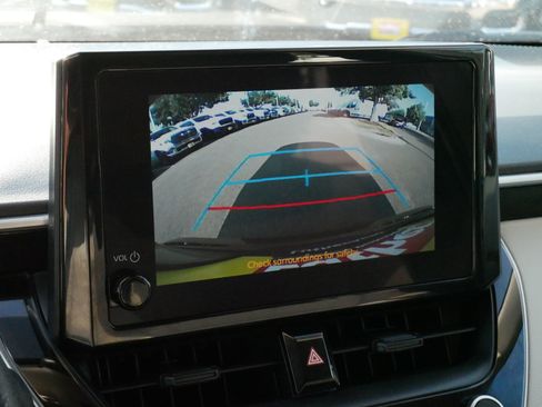 Used 2025 Toyota Corolla LE w/ LE Premium Package FWD image 29