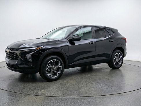 Used 2025 Chevrolet Trax LT w/ LT Convenience Package image 3